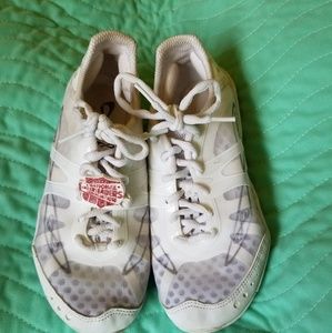Nfinity vengence cheer shoes